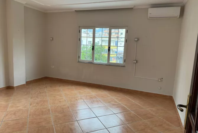 Jepet me qera zyre 4+1+2 tek sheshi Willson 