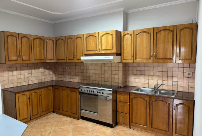 Jepet me qera zyre 4+1+2 tek sheshi Willson 