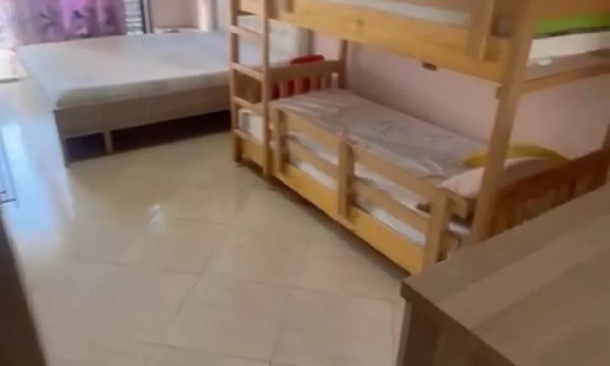 Shtepi ne shitje Apartament ne Tirane, 1+1, Mobilimi E mobiluar, Pagesa 105,000  Euro.