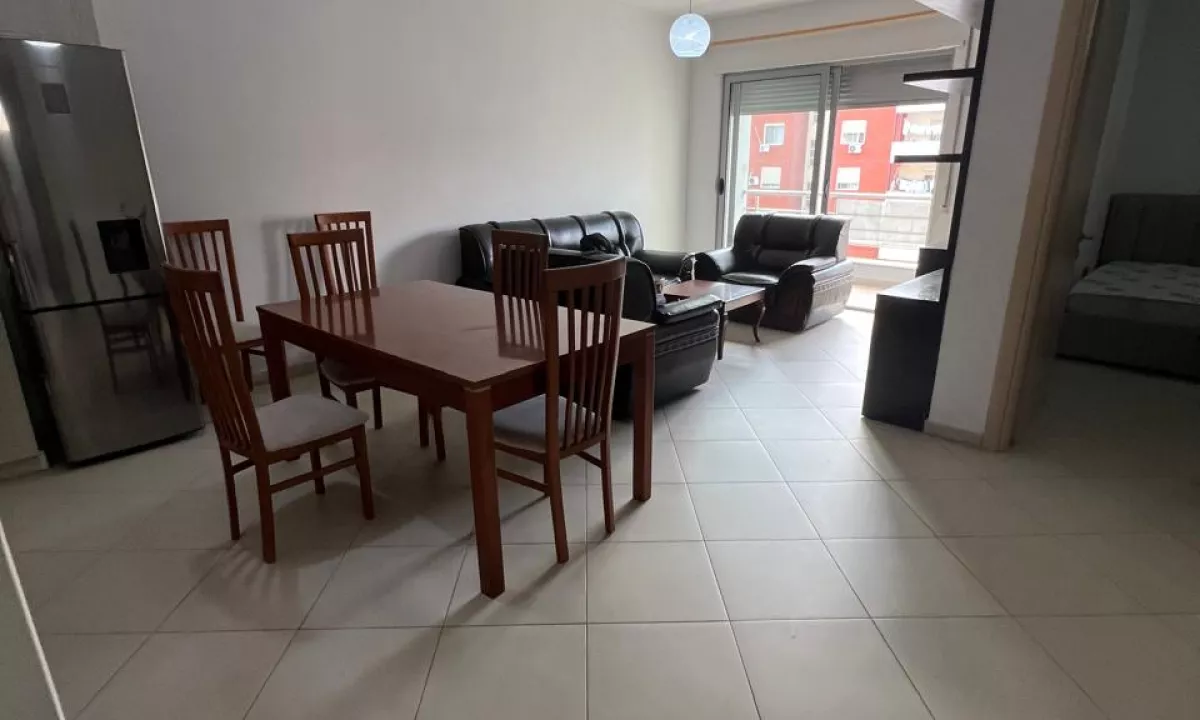 Appartamento in affitto a Tirana 2+1, Arredato