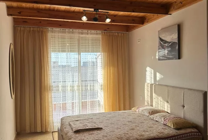 Shtepi me qera Apartament ne Tirane, 2+1, Mobilimi E mobiluar, Pagesa 50,000  Leke.