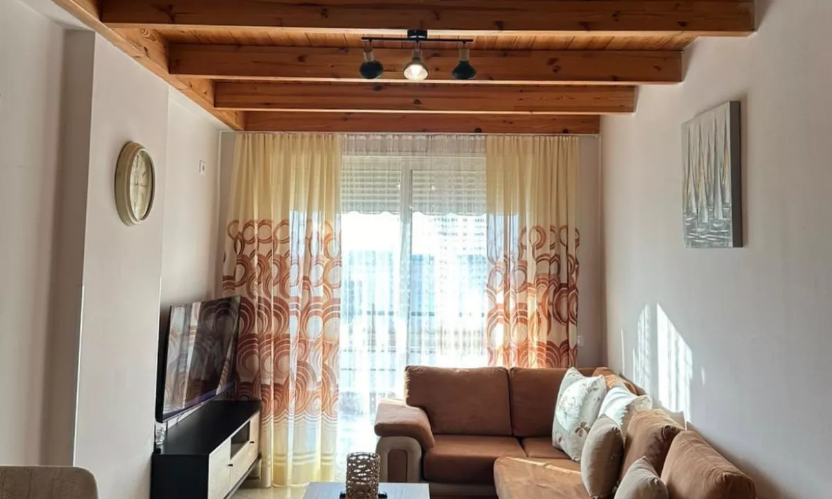 Shtepi me qera Apartament ne Tirane, 2+1, Mobilimi E mobiluar, Pagesa 50,000  Leke.