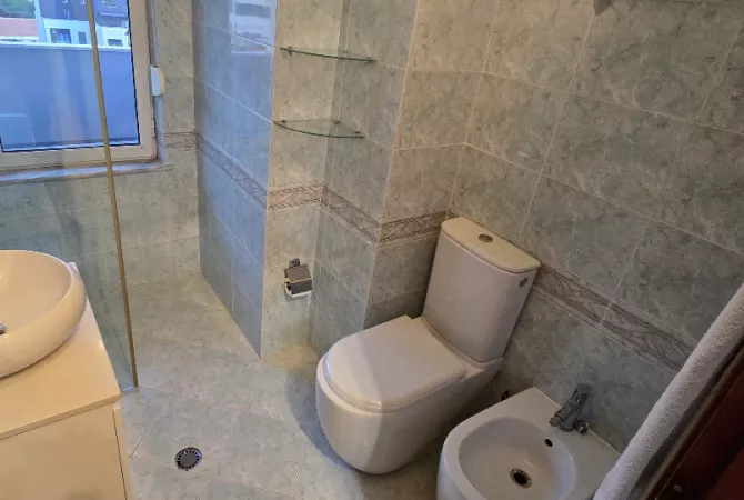 Shtepi me qera Apartament ne Tirane, 2+1, Mobilimi E mobiluar, Pagesa 750  Euro.