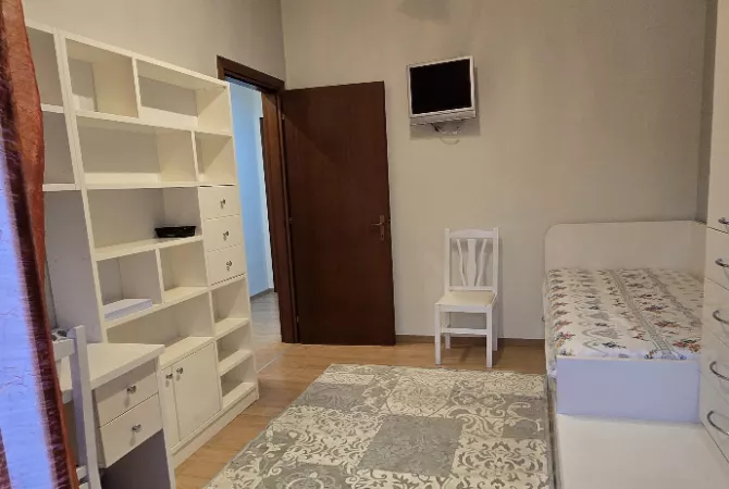 Shtepi me qera Apartament ne Tirane, 2+1, Mobilimi E mobiluar, Pagesa 750  Euro.