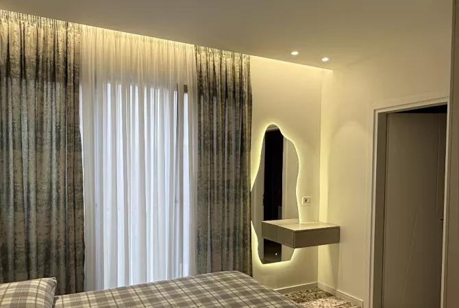 Jepet apartament luksoz 1+1 me qera ne fund te rr Don Bosko