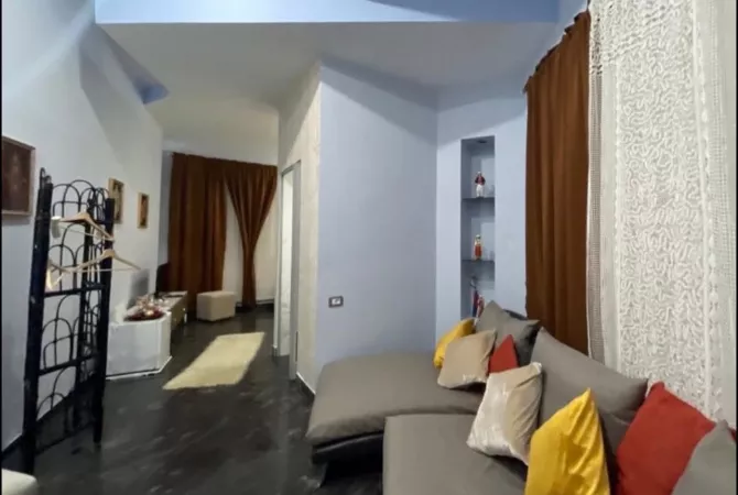 Shtepi me qera Apartament ne Tirane, Garsoniere, Mobilimi E mobiluar, Pagesa 55,000  Leke.