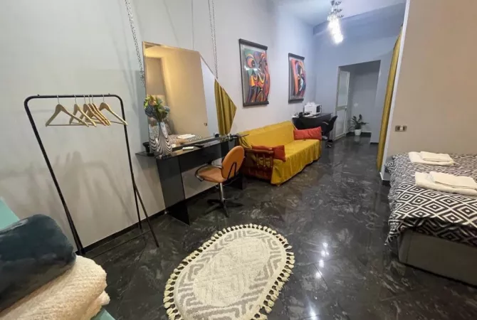 Shtepi me qera Apartament ne Tirane, Garsoniere, Mobilimi E mobiluar, Pagesa 55,000  Leke.