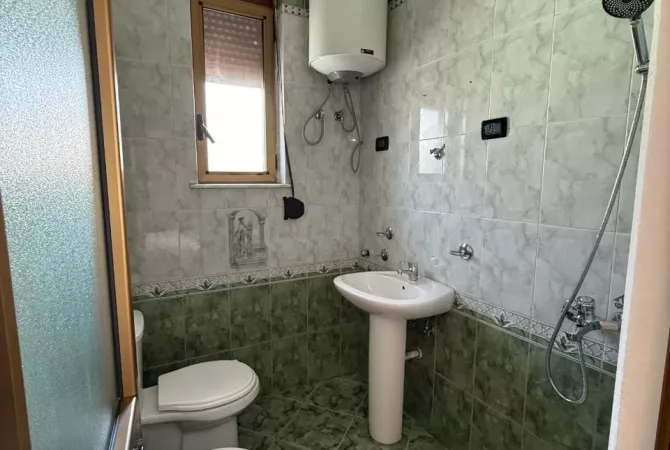 Shtepi me qera Apartament ne Tirane, 2+1, Mobilimi E mobiluar, Pagesa 55,000  Leke.