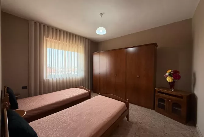 Shtepi me qera Apartament ne Tirane, 2+1, Mobilimi E mobiluar, Pagesa 55,000  Leke.