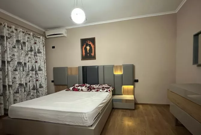 Shtepi ne shitje Apartament ne Tirane, 2+1, Mobilimi E mobiluar, Pagesa 143,000  Euro.