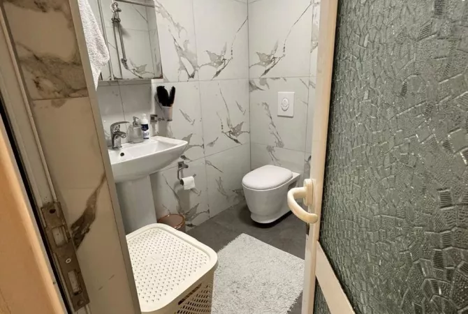 Shtepi me qera Apartament ne Tirane, Garsoniere, Mobilimi E mobiluar, Pagesa 450  Euro.