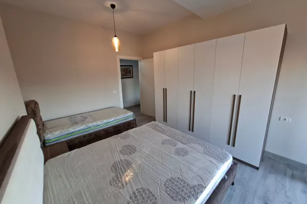 Shtepi me qera Apartament ne Tirane, 1+1, Mobilimi E mobiluar, Pagesa 60,000  Leke.