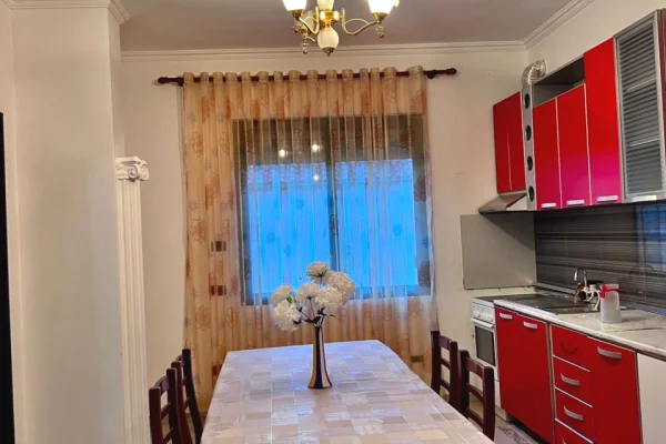 Shtepi me qera Apartament ne Tirane, 2+1, Mobilimi E mobiluar, Pagesa 50,000  Leke.