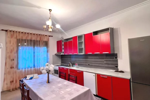 Shtepi me qera Apartament ne Tirane, 2+1, Mobilimi E mobiluar, Pagesa 50,000  Leke.