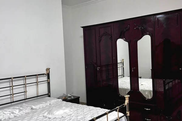 Shtepi me qera Apartament ne Tirane, 2+1, Mobilimi E mobiluar, Pagesa 50,000  Leke.