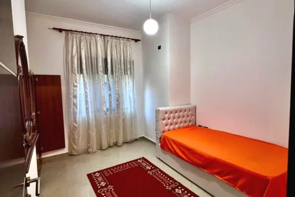 Shtepi me qera Apartament ne Tirane, 2+1, Mobilimi E mobiluar, Pagesa 50,000  Leke.