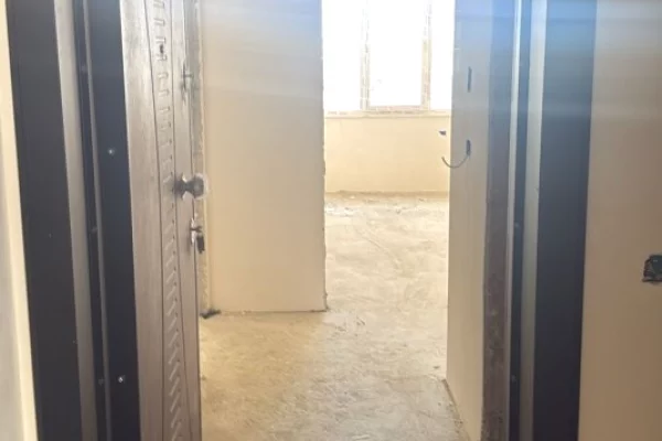 Shtepi ne shitje Apartament ne Tirane, 2+1, Mobilimi Bosh, pa mobiluar, Pagesa 120,000  Euro.