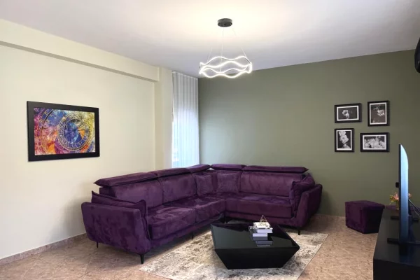 Jepet hyrje 2+1+2+parkim ne Shkoze 