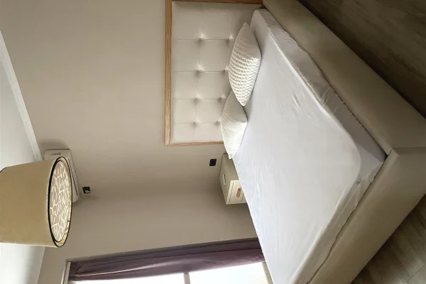 Shtepi me qera Apartament ne Tirane, 2+1, Mobilimi E mobiluar, Pagesa 55,000  Leke.