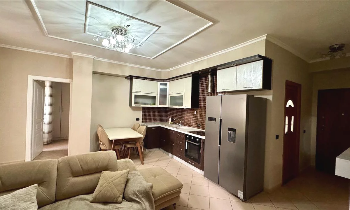 Shtepi me qera Apartament ne Tirane, 2+1, Mobilimi E mobiluar, Pagesa 700  Euro.