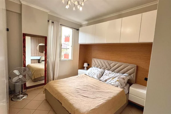 Shtepi me qera Apartament ne Tirane, 2+1, Mobilimi E mobiluar, Pagesa 700  Euro.