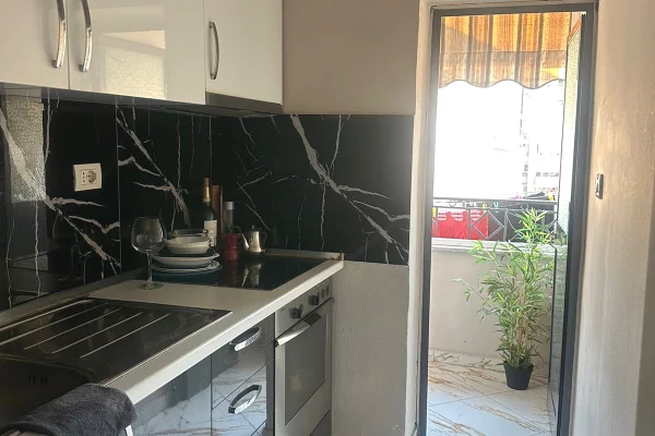 Shtepi me qera Apartament ne Tirane, 1+1, Mobilimi E mobiluar, Pagesa 60,000  Leke.