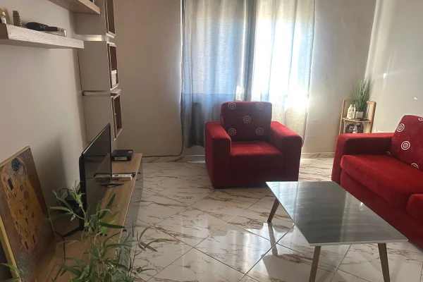Shtepi me qera Apartament ne Tirane, 1+1, Mobilimi E mobiluar, Pagesa 60,000  Leke.