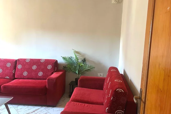 Shtepi me qera Apartament ne Tirane, 1+1, Mobilimi E mobiluar, Pagesa 60,000  Leke.