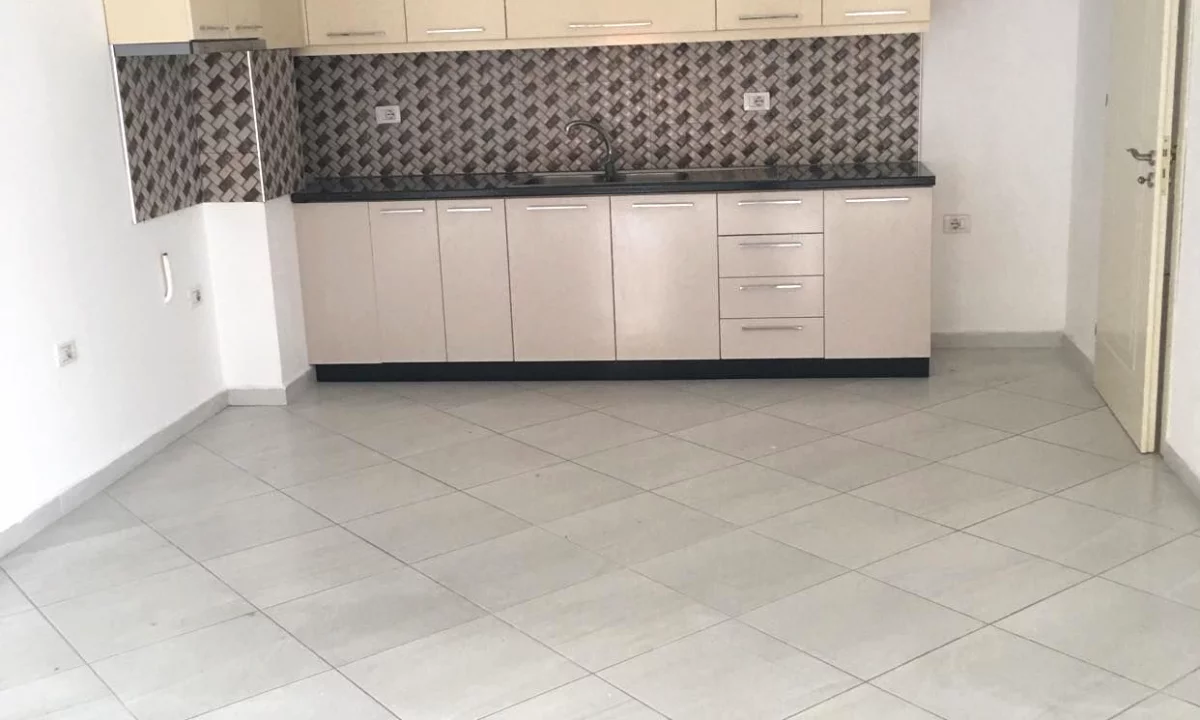 Shtepi me qera Apartament ne Tirane, 2+1, Mobilimi Bosh, pa mobiluar, Pagesa 50,000  Leke.