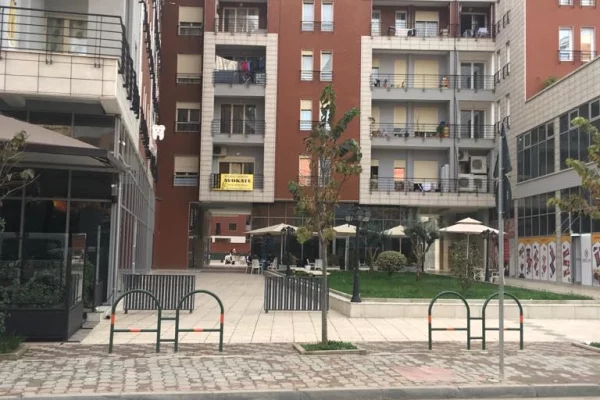 Shtepi me qera Apartament ne Tirane, 2+1, Mobilimi Bosh, pa mobiluar, Pagesa 50,000  Leke.