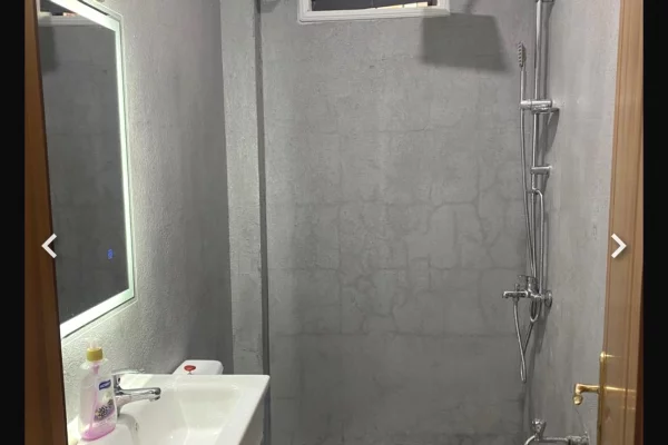 Shtepi me qera Apartament ne Tirane, Garsoniere, Mobilimi Bosh, pa mobiluar, Pagesa 37,000  Leke.