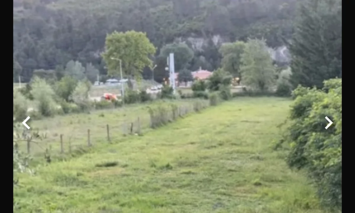 Shitet toke ne Ibe, prane Flumen Park