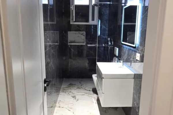 Shtepi ne shitje Apartament ne Tirane, 2+1, Mobilimi Bosh, pa mobiluar, Pagesa 218,000  Euro.