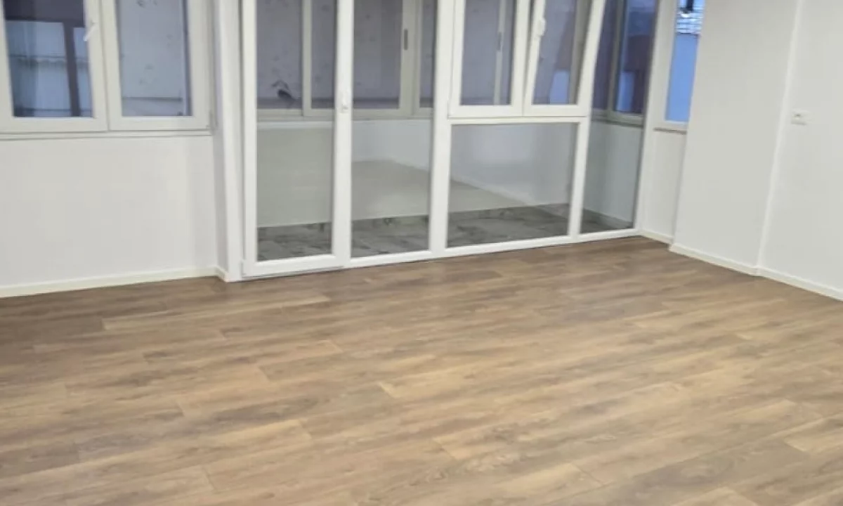 Shtepi ne shitje Apartament ne Tirane, 2+1, Mobilimi Bosh, pa mobiluar, Pagesa 218,000  Euro.