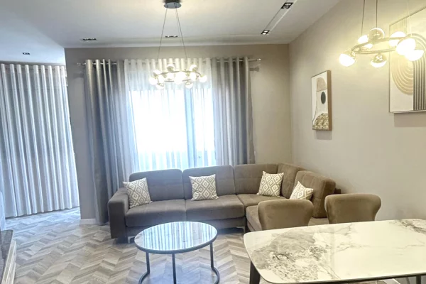 Shitet apartament 2+1+2 tek 9kateshet , ne qender te tiranes 