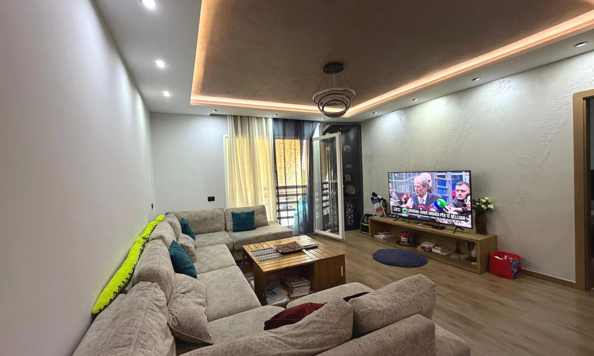 Shtepi ne shitje Apartament ne Tirane, 2+1, Mobilimi E mobiluar, Pagesa 30,000,000  Leke.