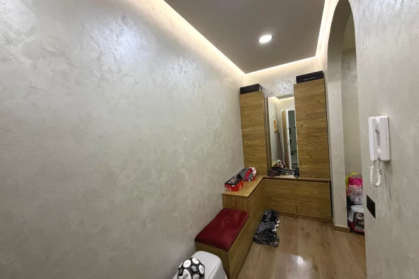 Shtepi ne shitje Apartament ne Tirane, 2+1, Mobilimi E mobiluar, Pagesa 30,000,000  Leke.