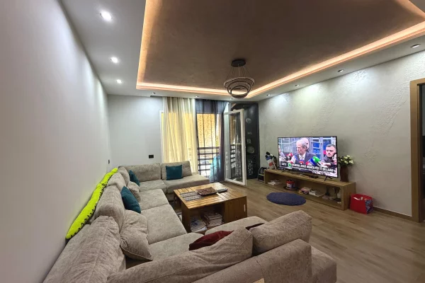 Shtepi ne shitje Apartament ne Tirane, 2+1, Mobilimi E mobiluar, Pagesa 30,000,000  Leke.