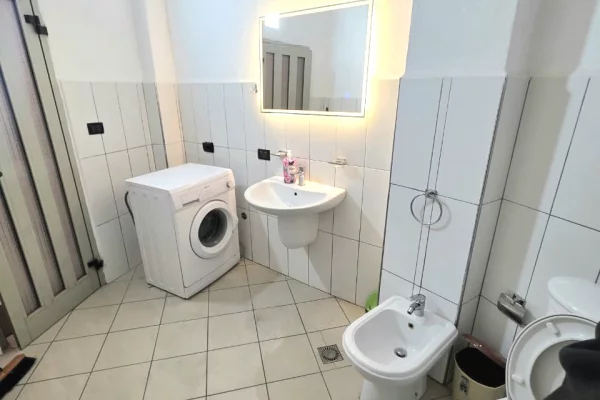 Shtepi me qera Apartament ne Tirane, 1+1, Mobilimi E mobiluar, Pagesa 50,000  Leke.