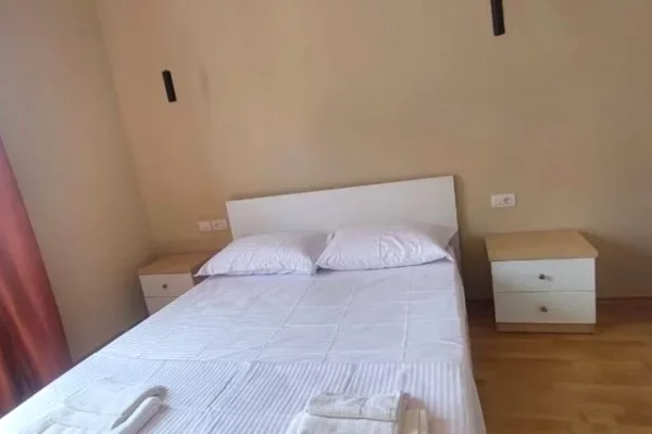 Shtepi me qera Apartament ne Tirane, 1+1, Mobilimi E mobiluar, Pagesa 60,000  Leke.