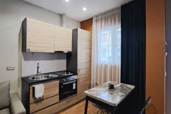 Shtepi me qera Apartament ne Tirane, Garsoniere, Mobilimi E mobiluar, Pagesa 38,000  Leke.