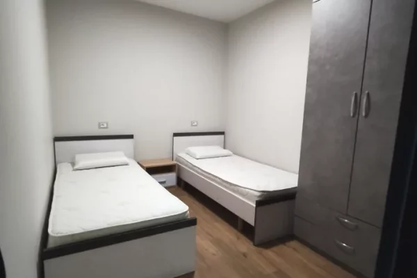 Shtepi me qera Apartament ne Tirane, Garsoniere, Mobilimi E mobiluar, Pagesa 38,000  Leke.