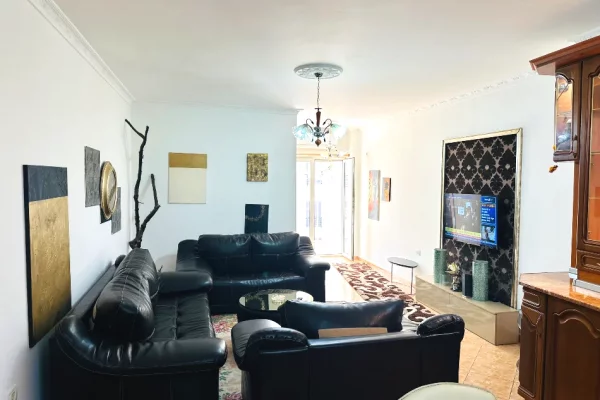 Shtepi me qera Apartament ne Tirane, 2+1, Mobilimi E mobiluar, Pagesa 65,000  Leke.