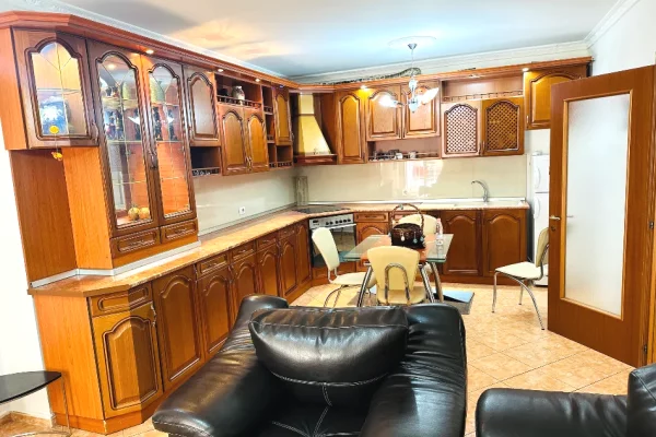 Shtepi me qera 2+1 ne Tirane - 65,000 Leke