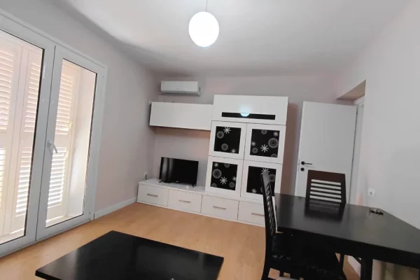Shtepi me qera Apartament ne Tirane, 1+1, Mobilimi E mobiluar, Pagesa 480  Euro.