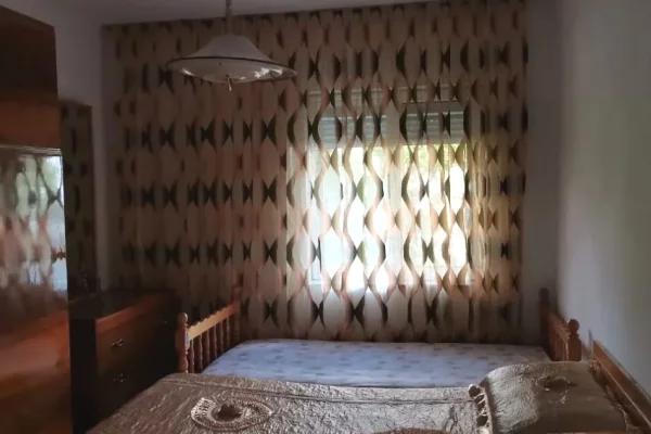 Shtepi me qera Apartament ne Tirane, 2+1, Mobilimi E mobiluar, Pagesa 60,000  Leke.