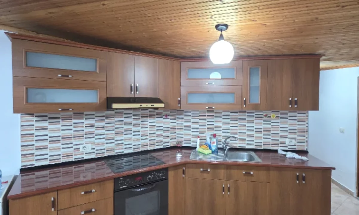 Shtepi me qera Apartament ne Tirane, 1+1, Mobilimi E mobiluar, Pagesa 400  Euro.