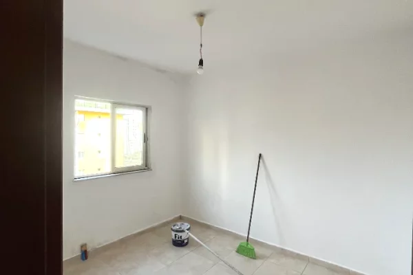 Shtepi me qera Apartament ne Tirane, 2+1, Mobilimi Bosh, pa mobiluar, Pagesa 450  Euro.