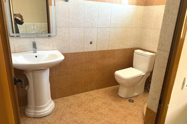 Shtepi me qera Apartament ne Tirane, 1+1, Mobilimi E mobiluar, Pagesa 350  Euro.