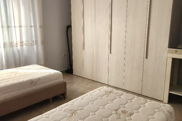 Shtepi me qera Apartament ne Tirane, 1+1, Mobilimi E mobiluar, Pagesa 45,000  Leke.